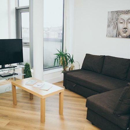 Serviced Apartment In Liverpool City Centre - Free Parking - Balcony - By Happy Days ภายนอก รูปภาพ