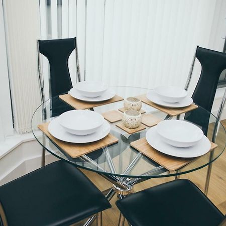 Serviced Apartment In Liverpool City Centre - Free Parking - Balcony - By Happy Days ภายนอก รูปภาพ