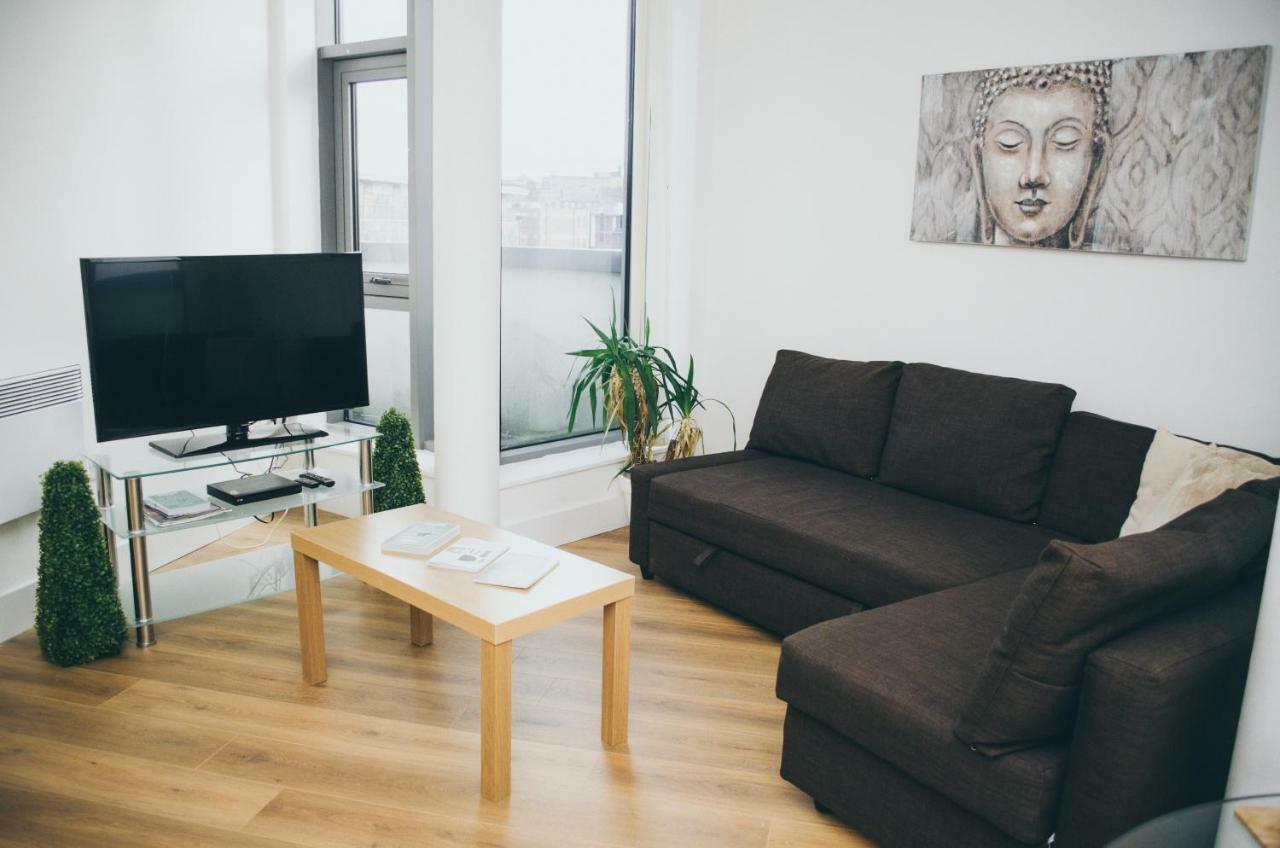 Serviced Apartment In Liverpool City Centre - Free Parking - Balcony - By Happy Days ภายนอก รูปภาพ