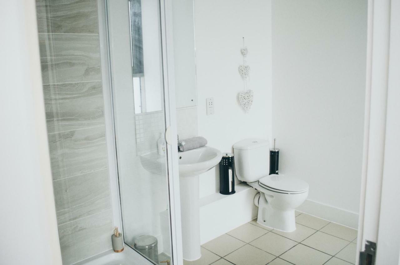 Serviced Apartment In Liverpool City Centre - Free Parking - Balcony - By Happy Days ภายนอก รูปภาพ