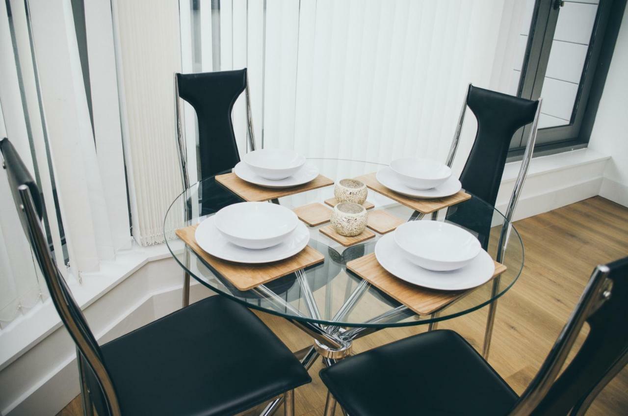 Serviced Apartment In Liverpool City Centre - Free Parking - Balcony - By Happy Days ภายนอก รูปภาพ
