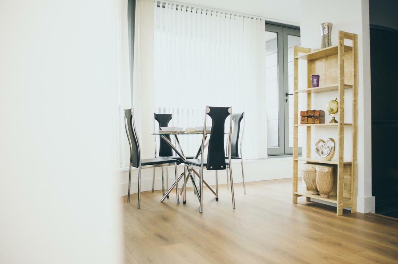 Serviced Apartment In Liverpool City Centre - Free Parking - Balcony - By Happy Days ภายนอก รูปภาพ