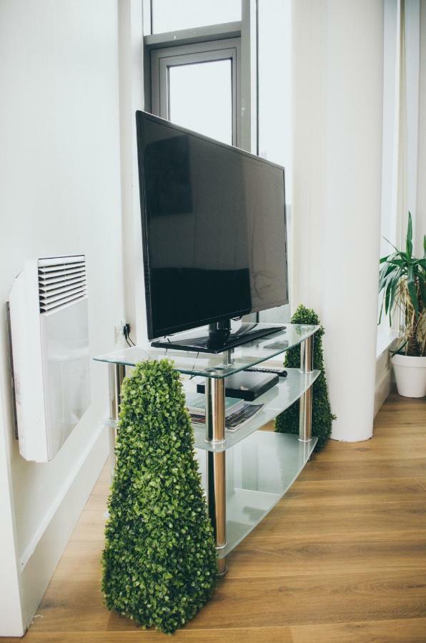 Serviced Apartment In Liverpool City Centre - Free Parking - Balcony - By Happy Days ภายนอก รูปภาพ
