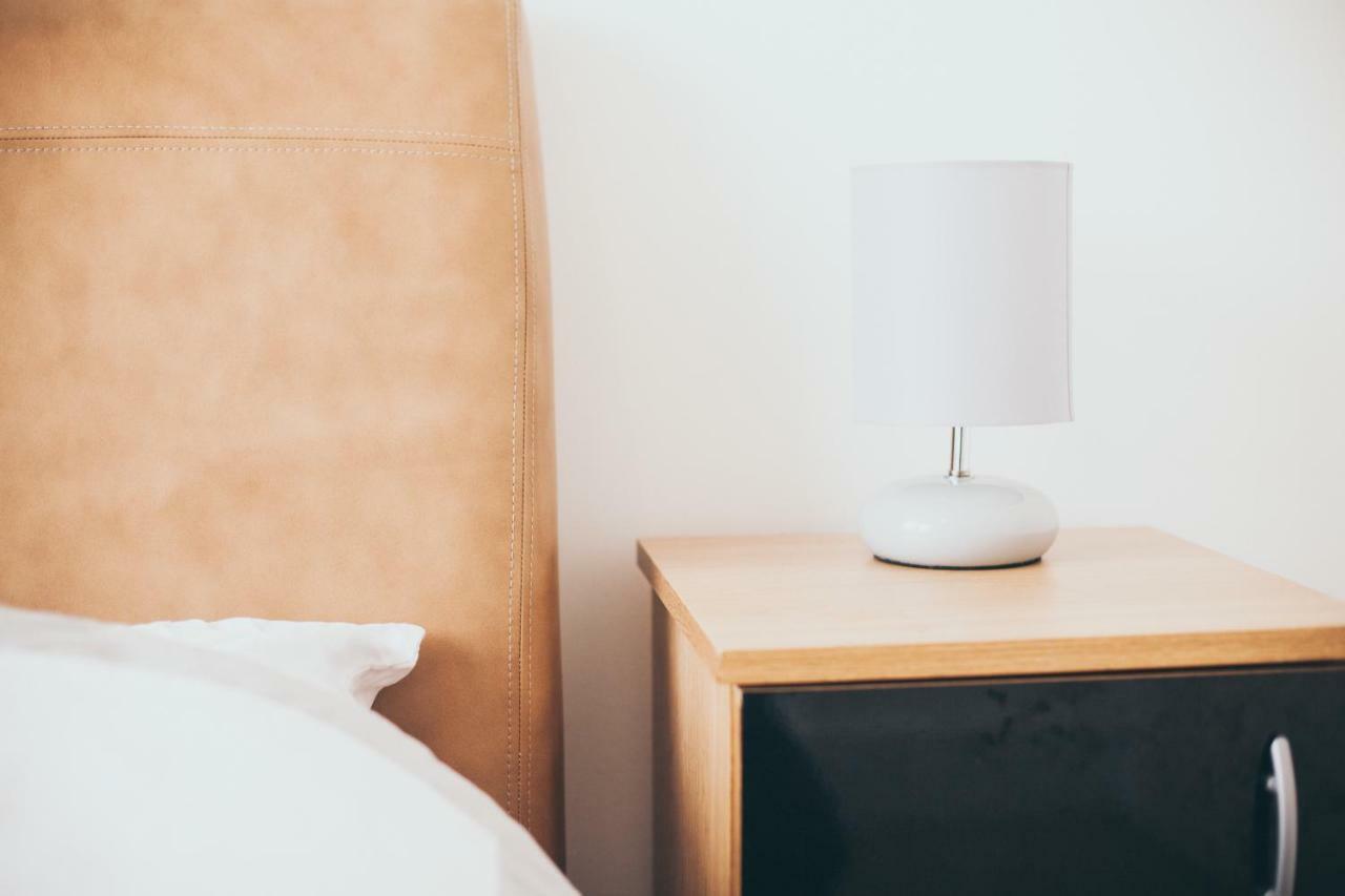 Serviced Apartment In Liverpool City Centre - Free Parking - Balcony - By Happy Days ภายนอก รูปภาพ