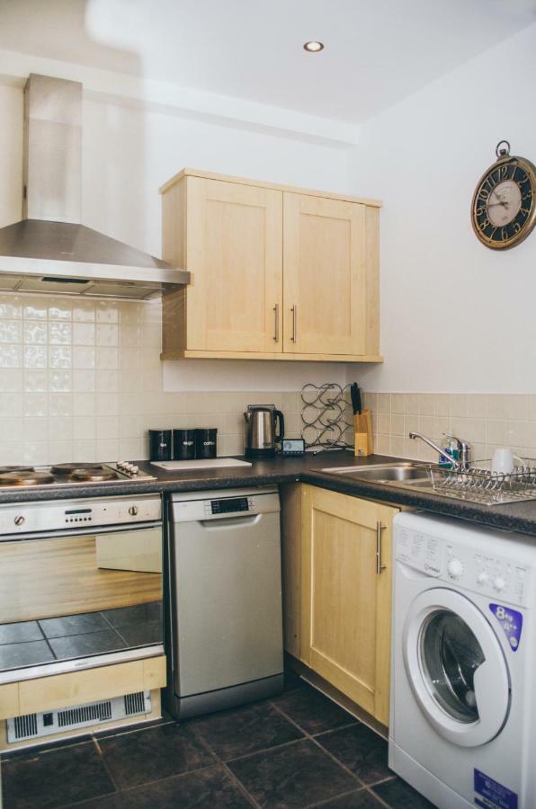 Serviced Apartment In Liverpool City Centre - Free Parking - Balcony - By Happy Days ภายนอก รูปภาพ