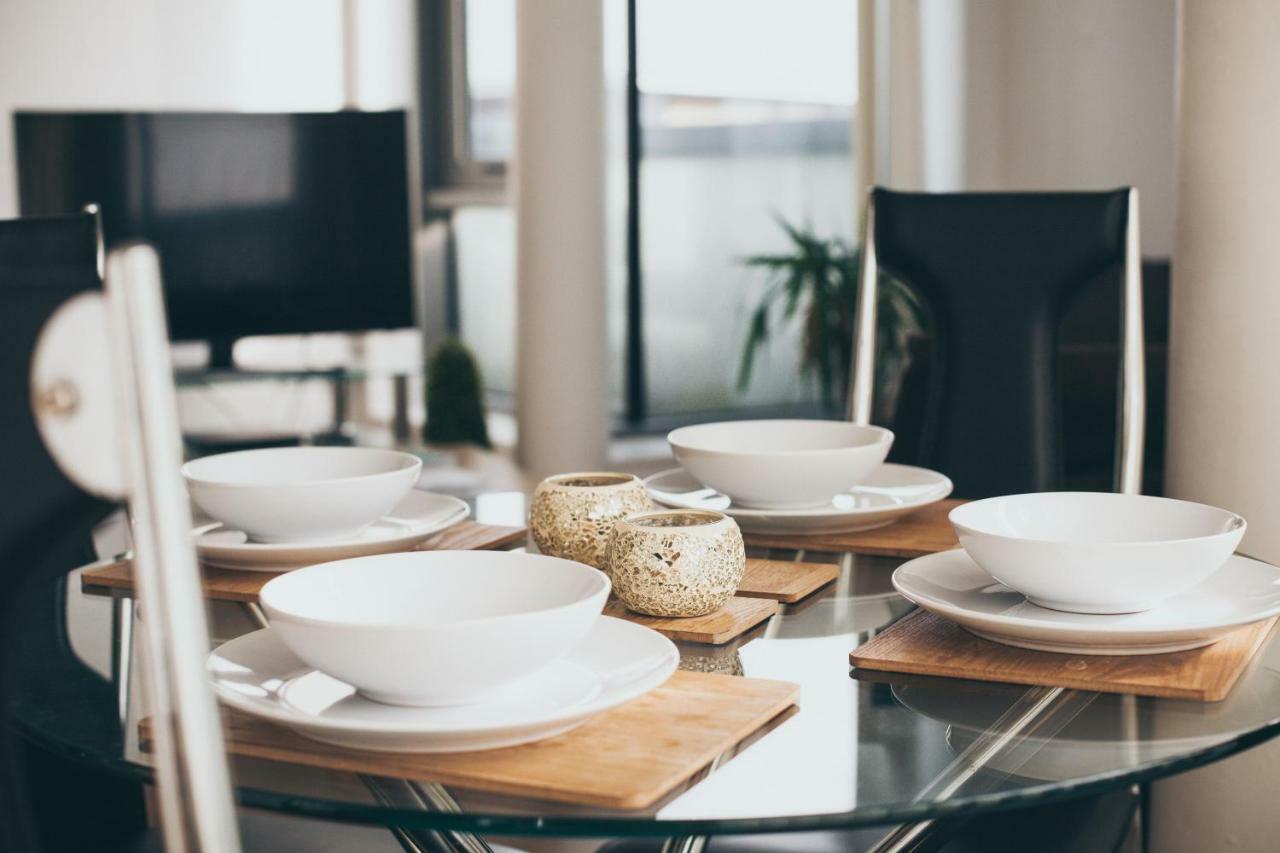 Serviced Apartment In Liverpool City Centre - Free Parking - Balcony - By Happy Days ภายนอก รูปภาพ