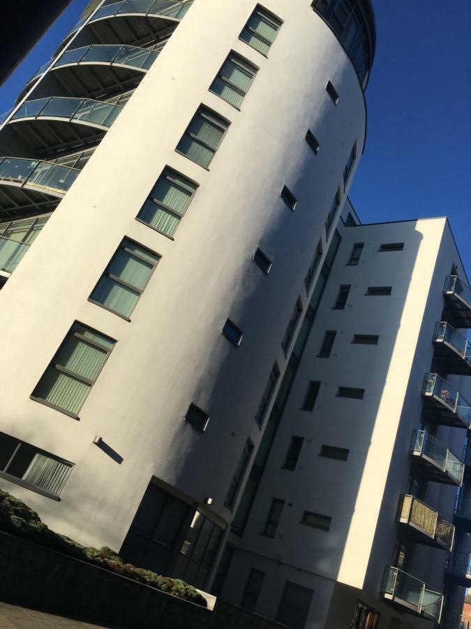 Serviced Apartment In Liverpool City Centre - Free Parking - Balcony - By Happy Days ภายนอก รูปภาพ